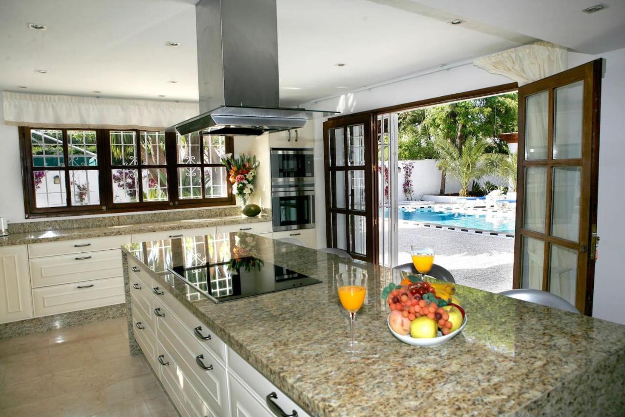 Exclusive Villa Las Palmeras Puerto Banus With Heated Private Swimming Pool, Marbella, Spain Dış mekan fotoğraf