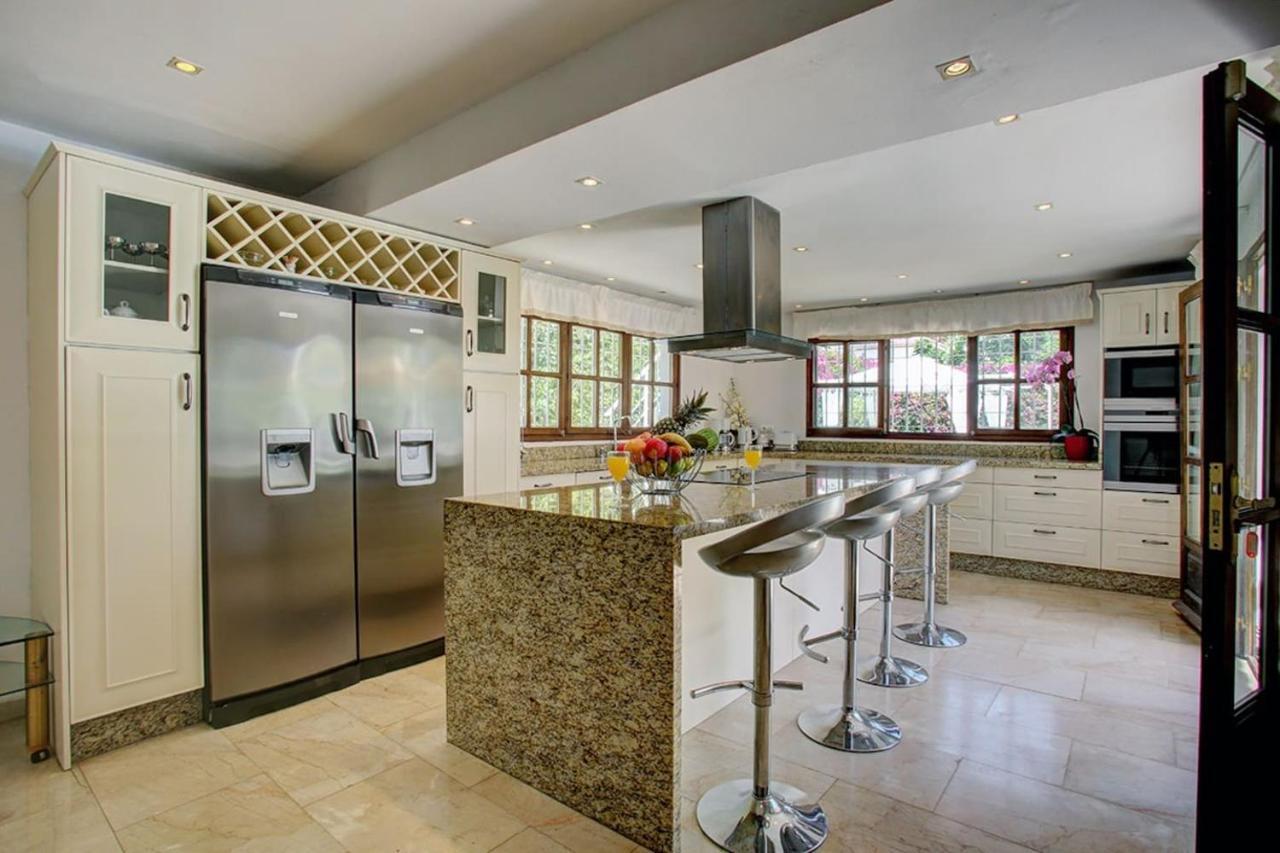 Exclusive Villa Las Palmeras Puerto Banus With Heated Private Swimming Pool, Marbella, Spain Dış mekan fotoğraf